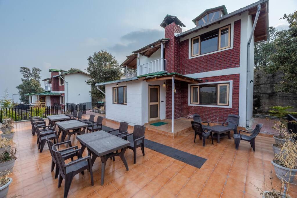 Pet-Friendly 2 bedroom mountain view cottage view 5