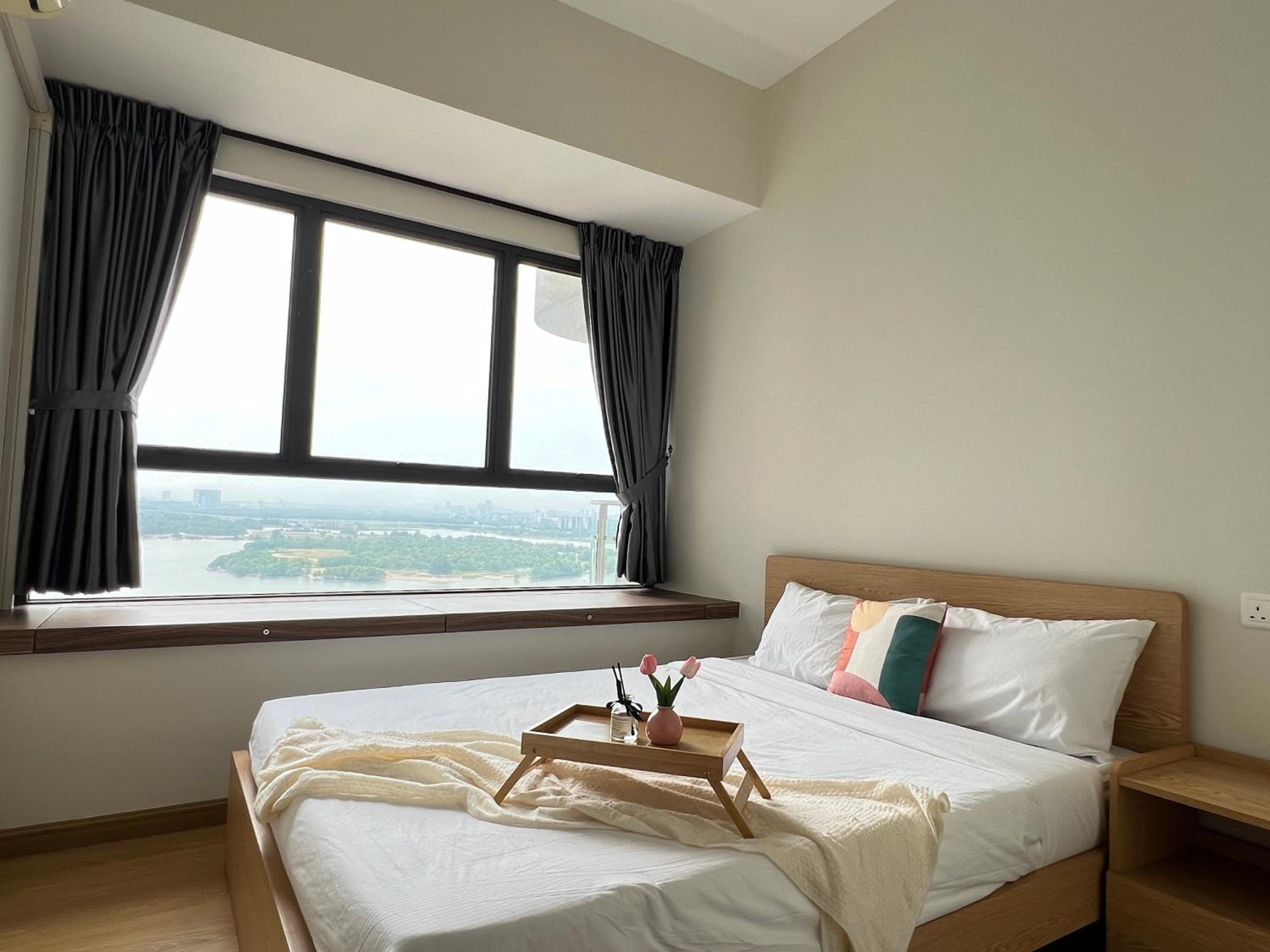 DangaBay 2R 4pax with Balcony Seaview near CIQ by Wehome