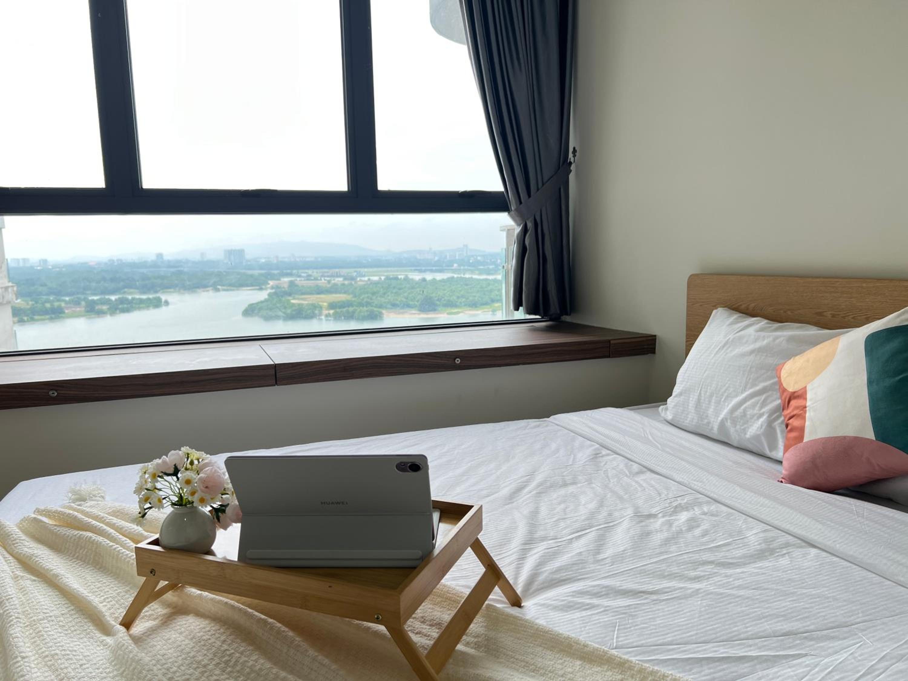 DangaBay 2R 4pax with Balcony Seaview near CIQ by Wehome