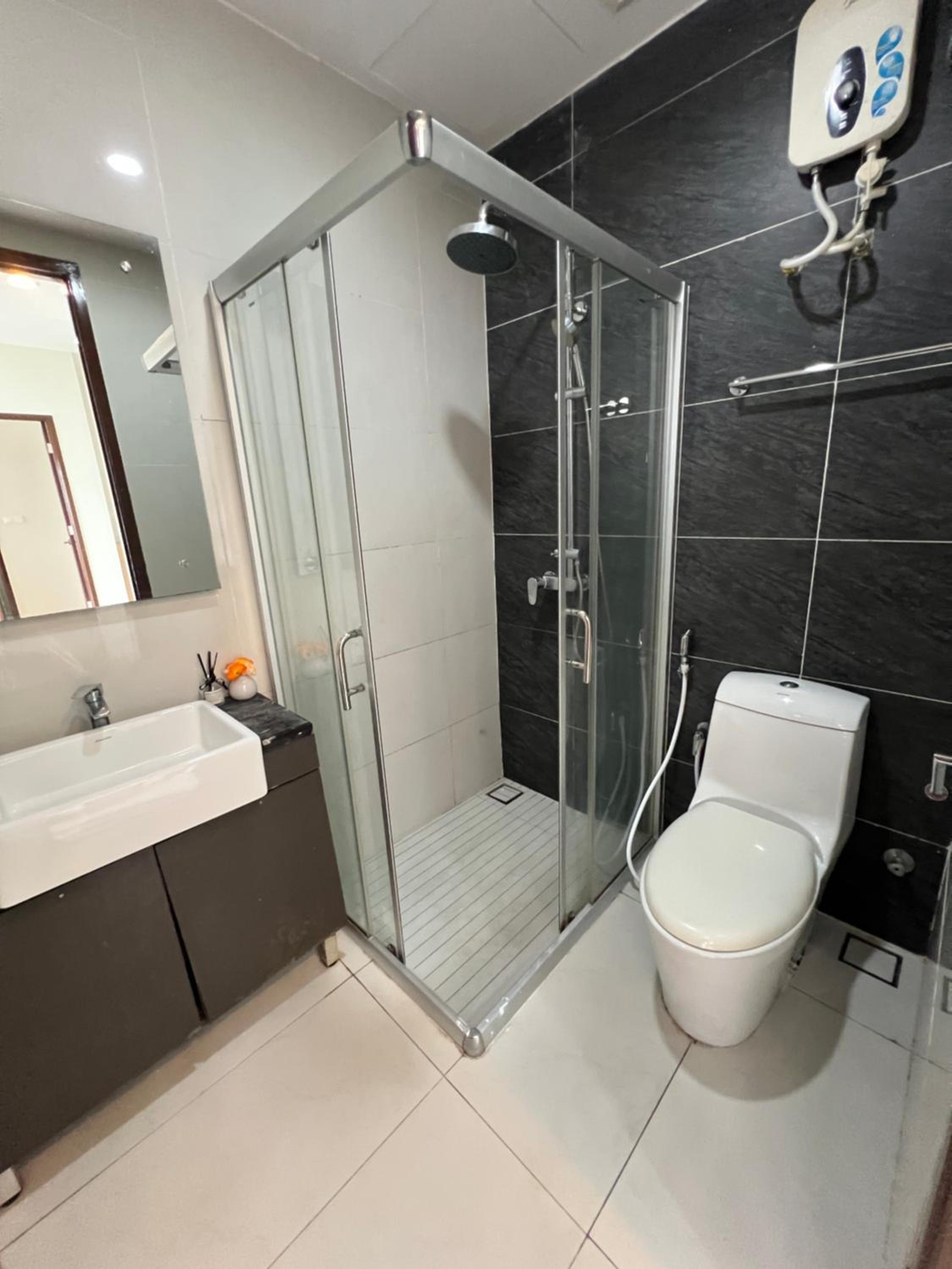 DangaBay 2R 4pax with Balcony Seaview near CIQ by Wehome