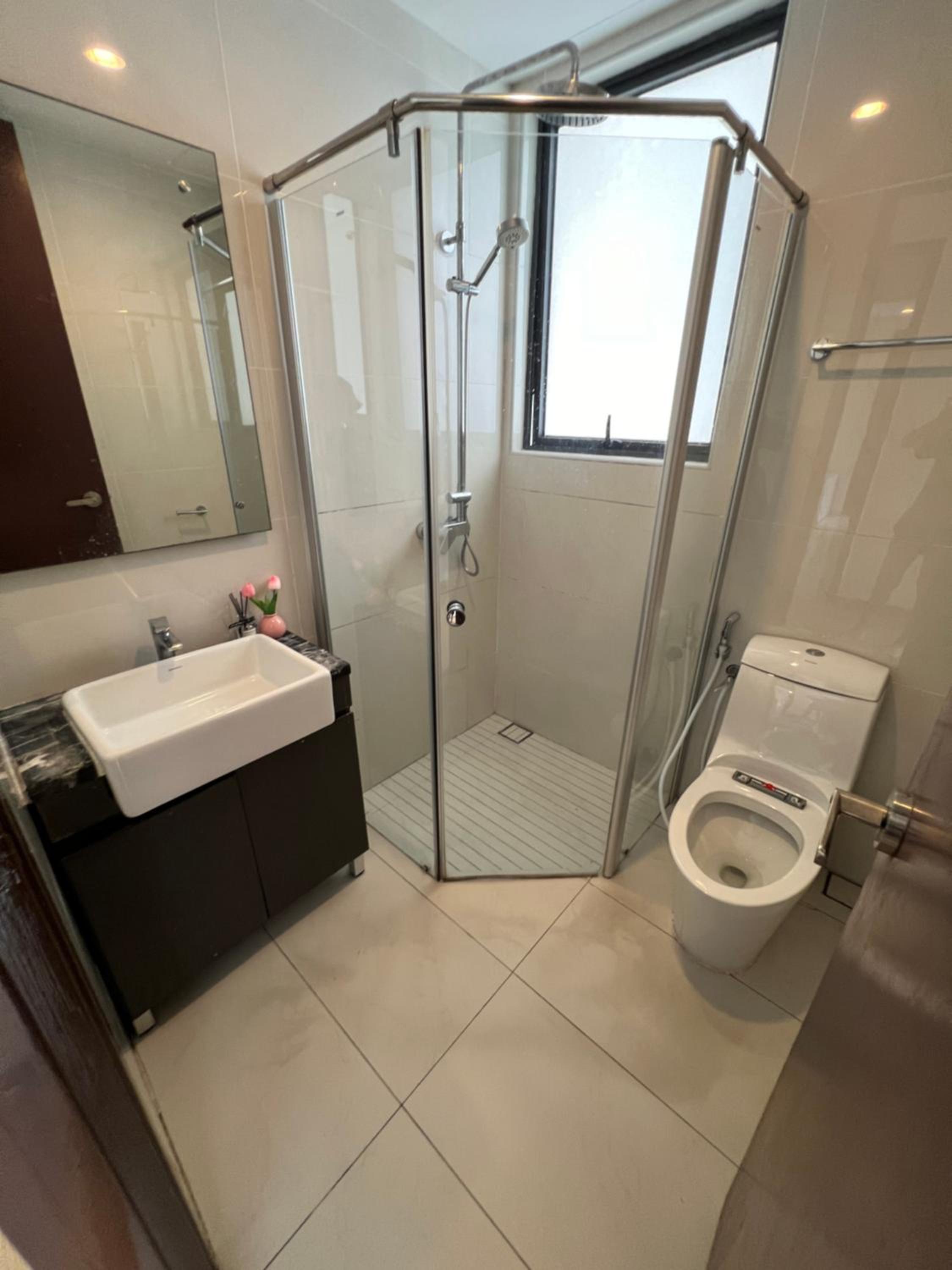 DangaBay 2R 4pax with Balcony Seaview near CIQ by Wehome