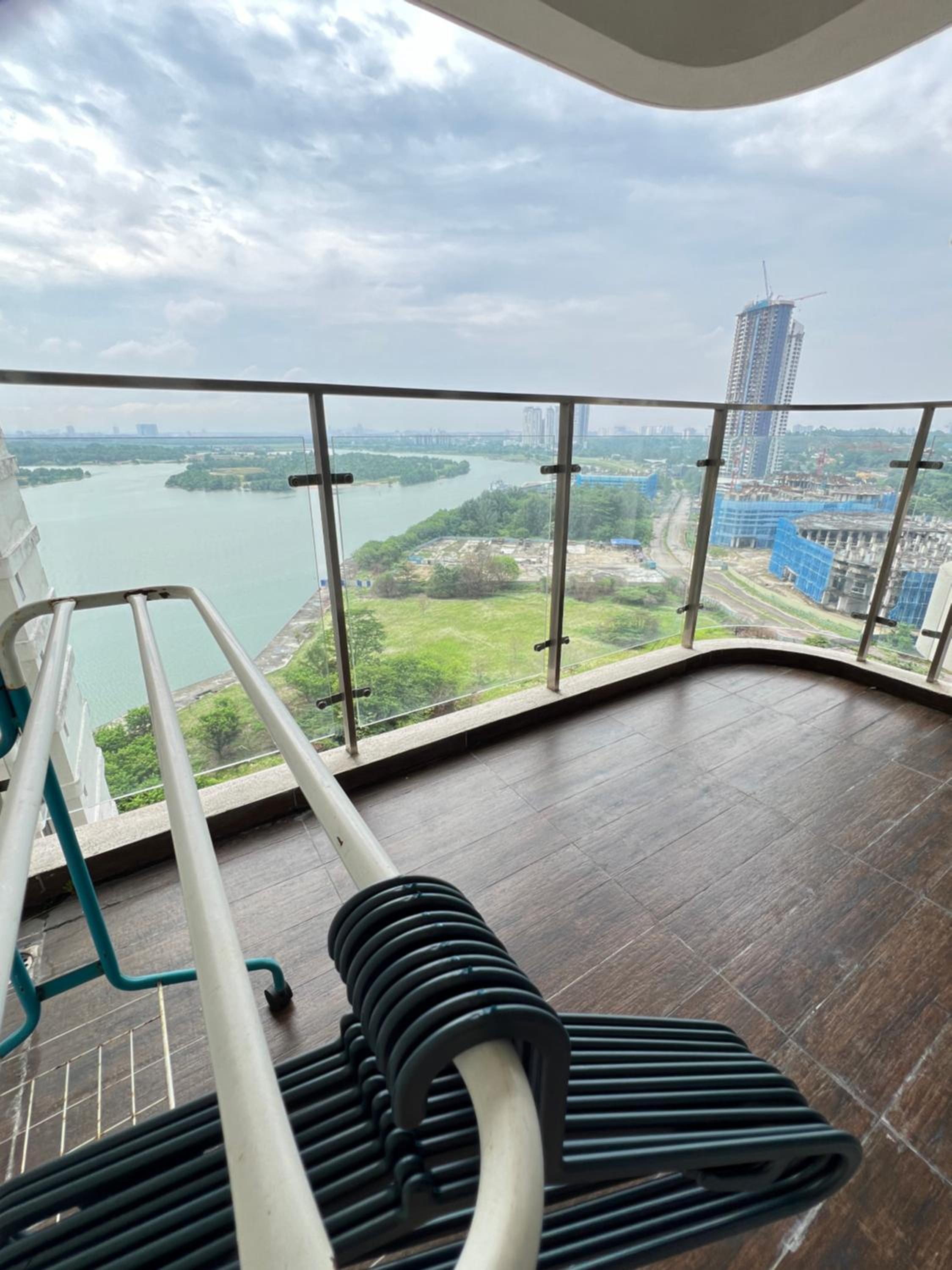 DangaBay 2R 4pax with Balcony Seaview near CIQ by Wehome