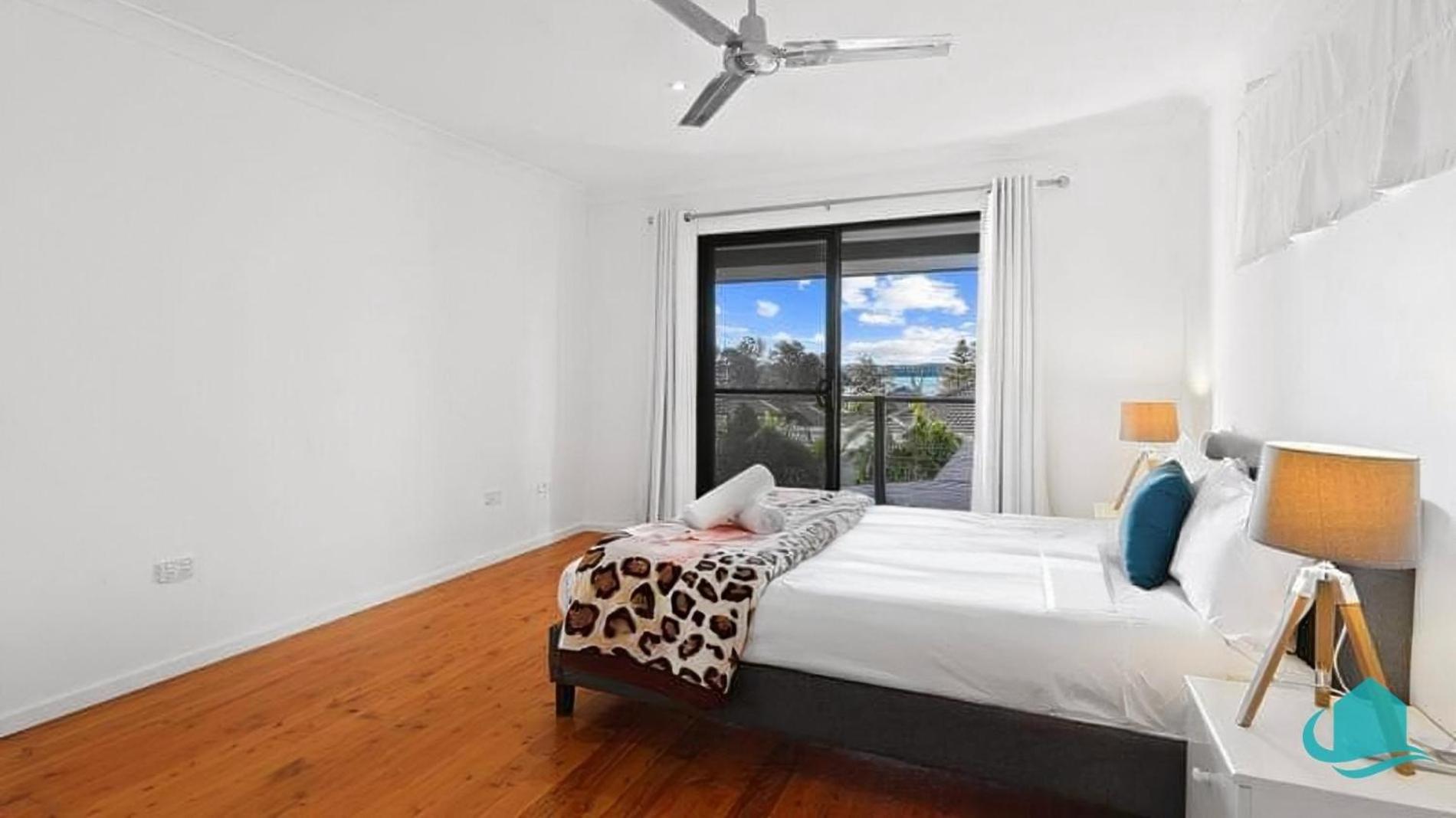 Macquarie Paradise - family entertainer
