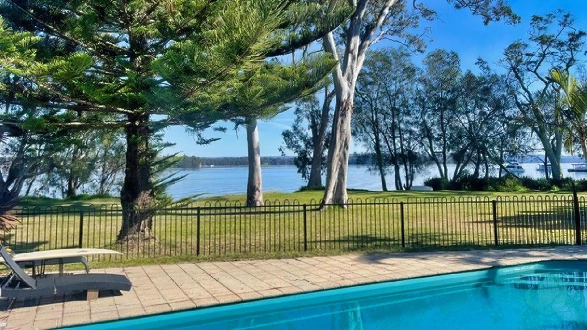 Lake Sabai - Waterfront and private pool