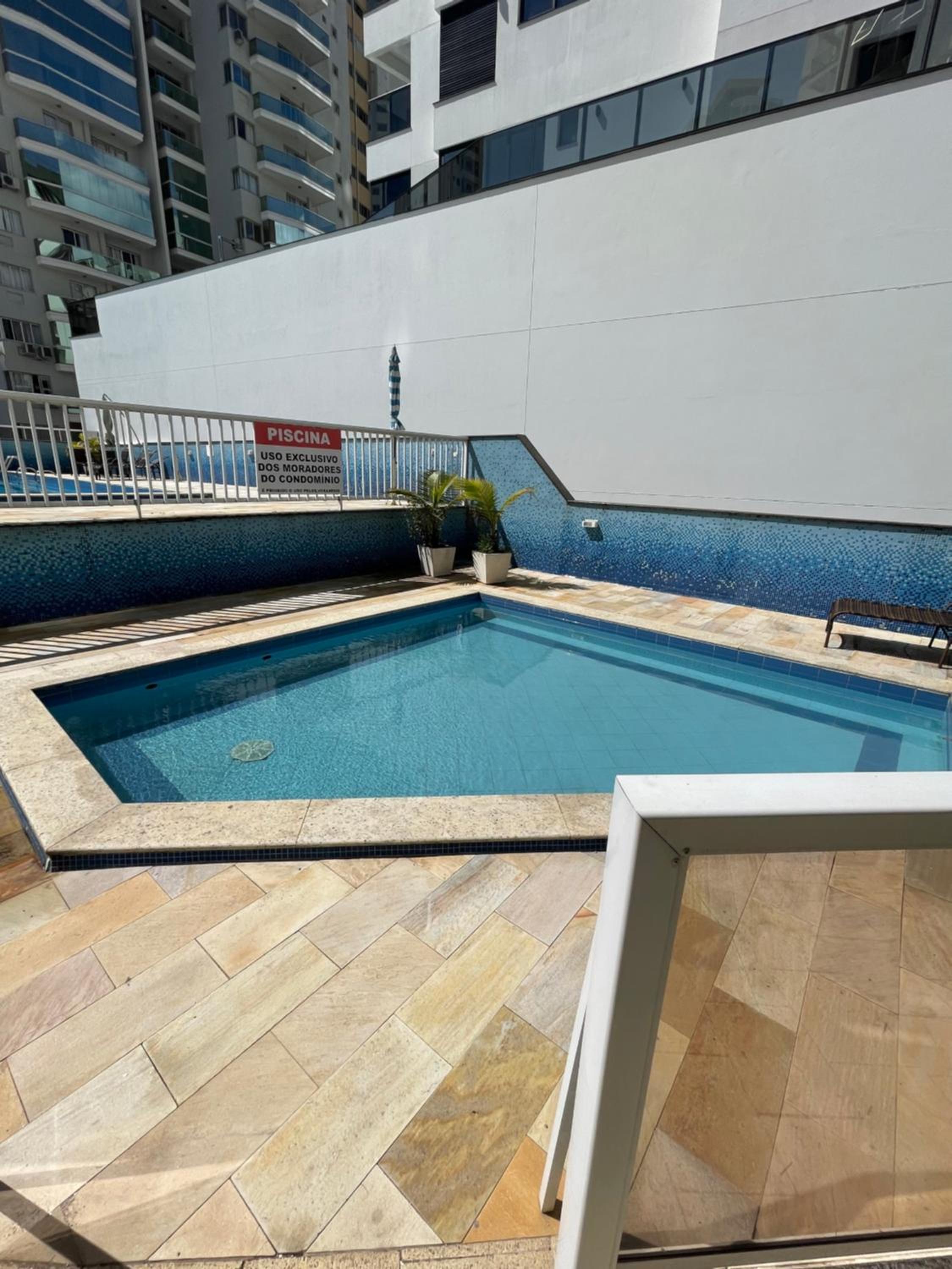 Suíte estilosa com garagem, bem localizado quadra mar, no centro de Balneário Camboriú