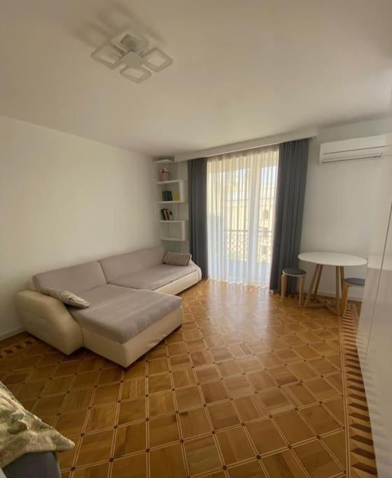 Deluxe Studio Apartment with sunny balcony view