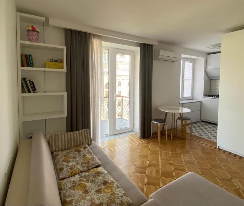 Deluxe Studio Apartment with sunny balcony view