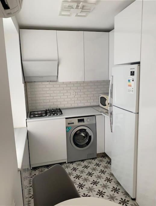 Deluxe Studio Apartment with sunny balcony view