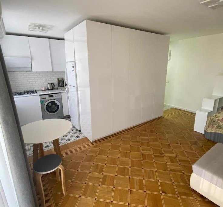 Deluxe Studio Apartment with sunny balcony view