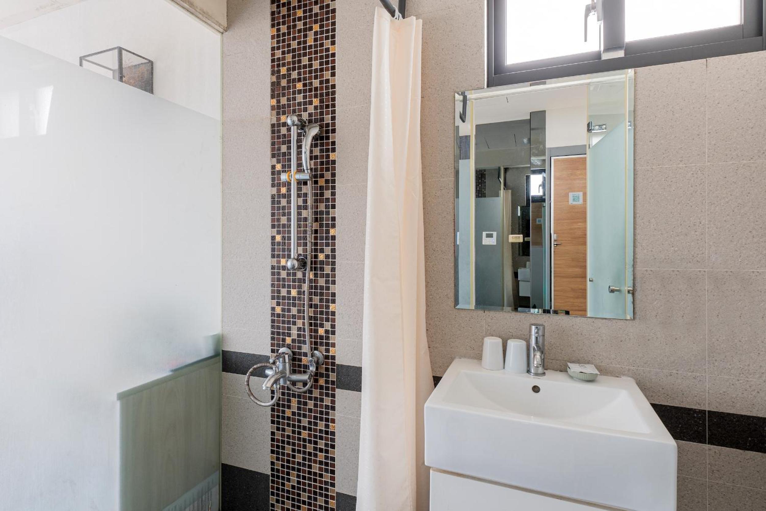 CHECK inn Express Taichung FuXing Hall 2