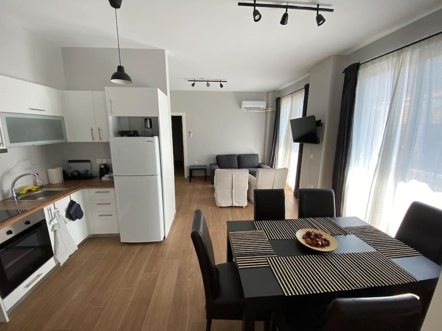 Ydrea Piraeus port apartment view 4