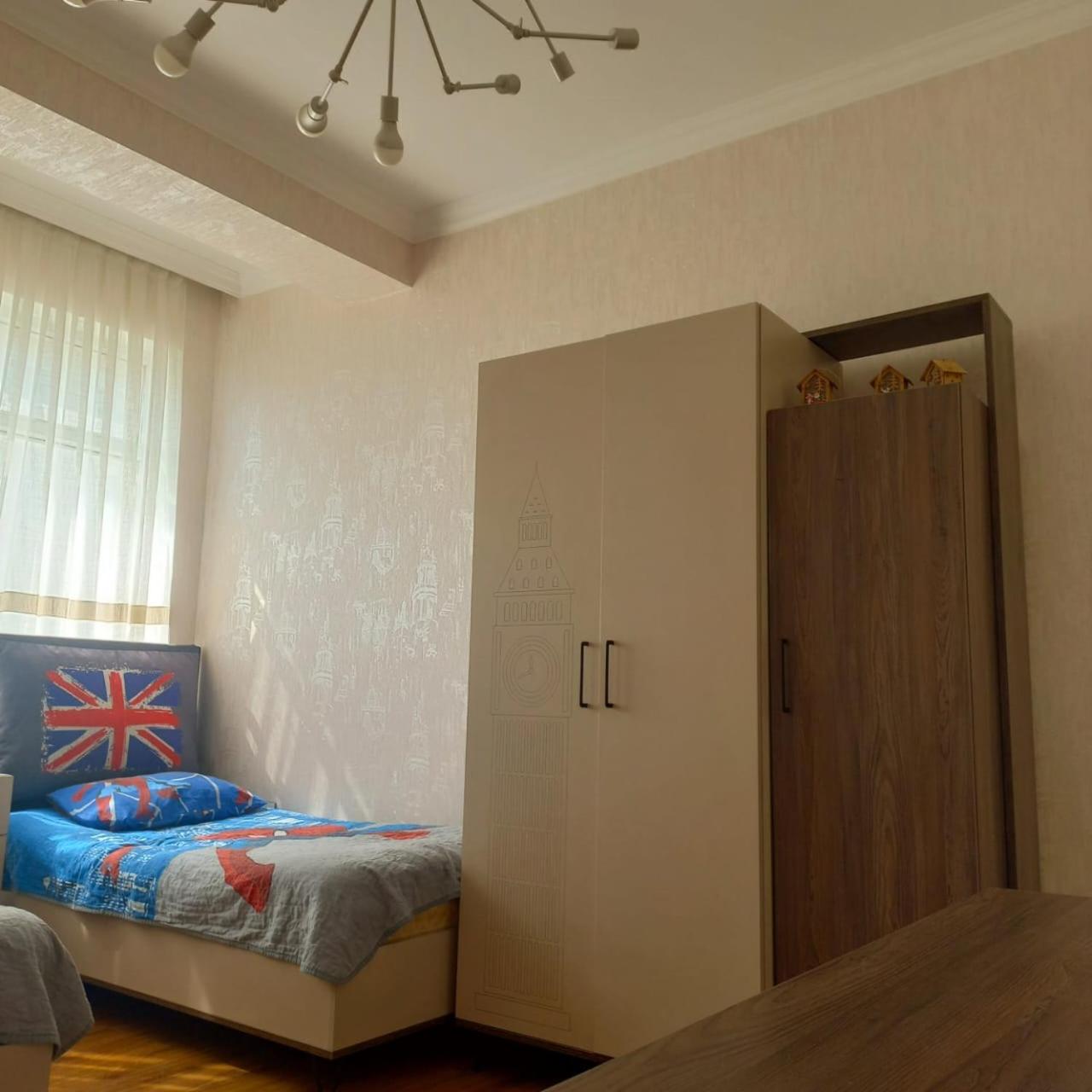 Farid's apartment