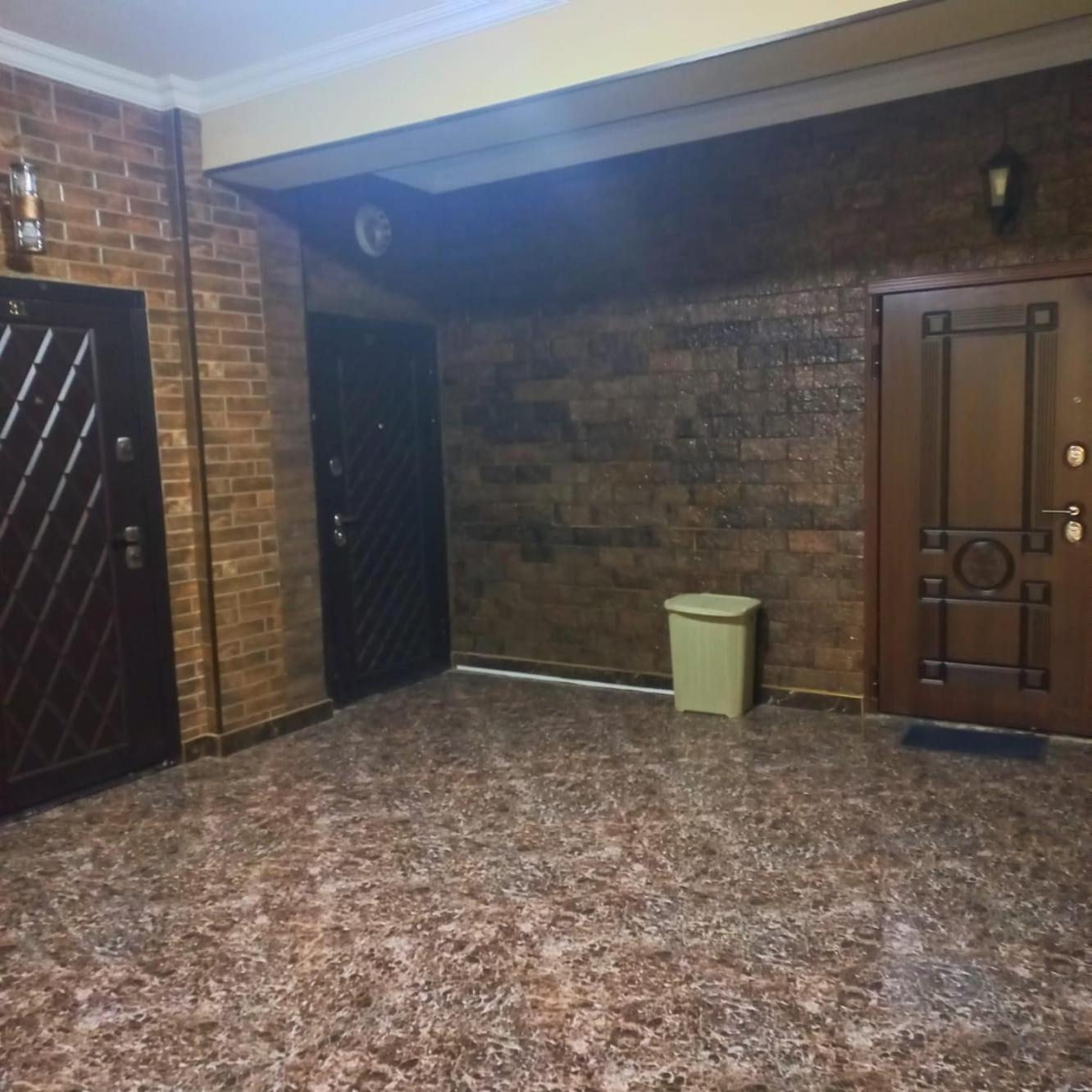Farid's apartment