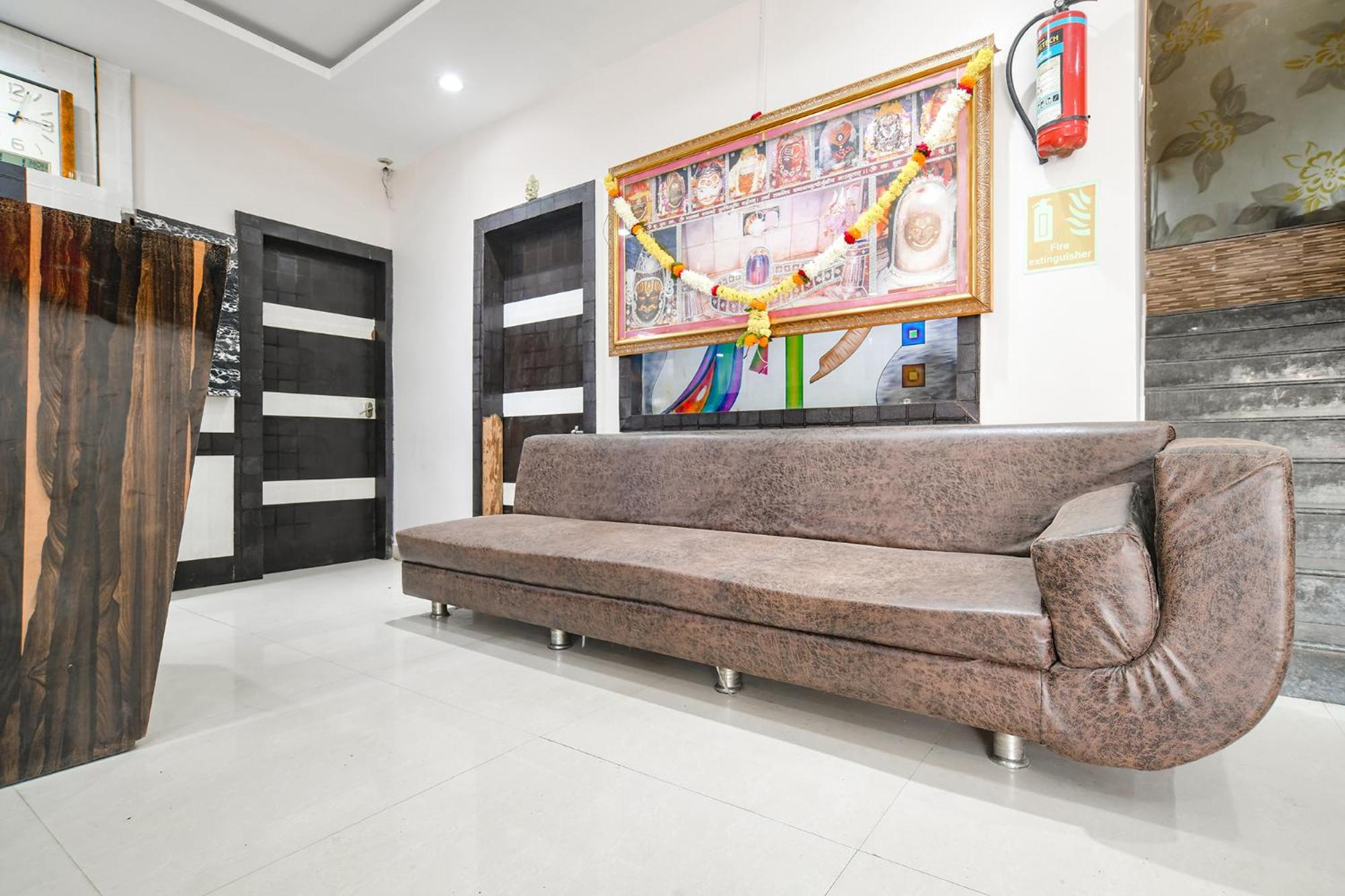 Lobby & Reception