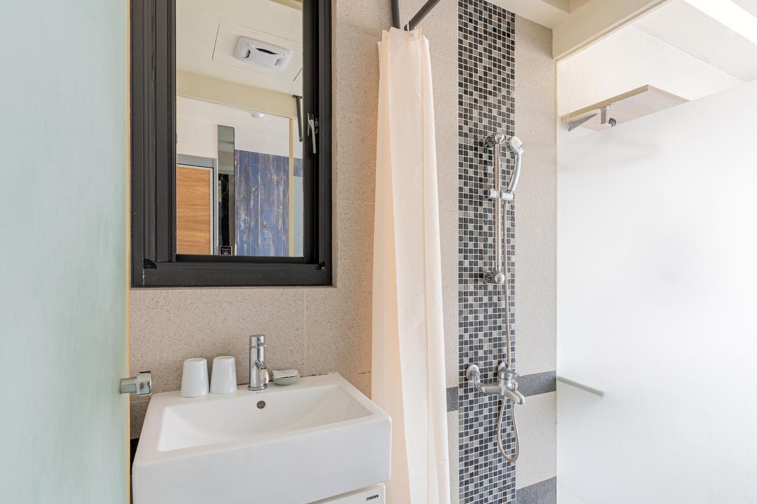 CHECK inn Express Taichung FuXing Hall 2