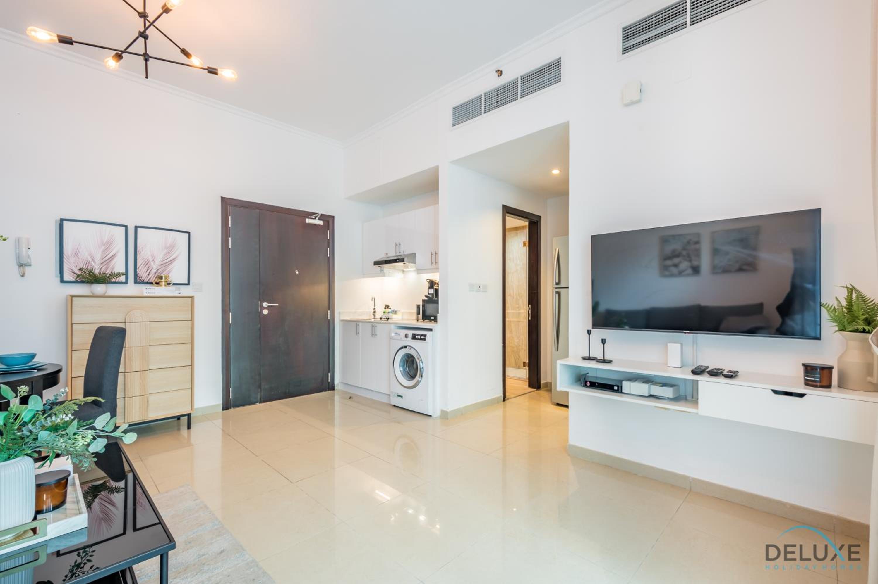 Captivating 1BR at DEC Towers Dubai Marina by Deluxe Holiday Homes — Dubai photo 2