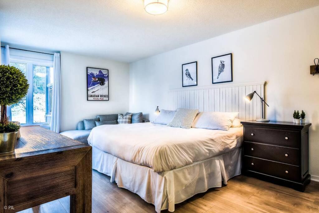 Chic Mt-Tremblant Condo with View on the Lake by Denstays
