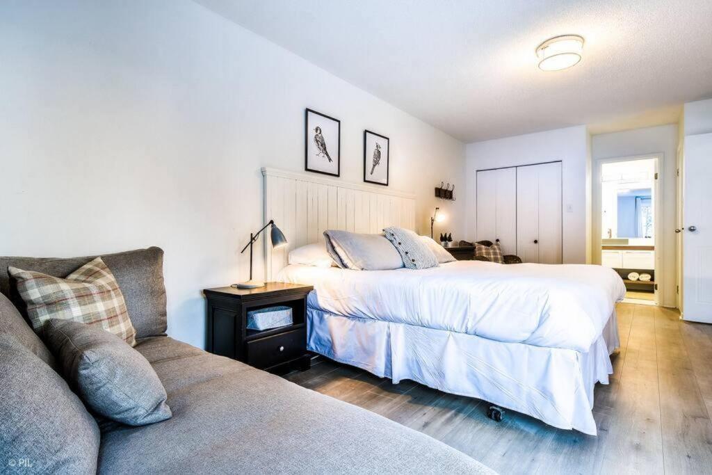 Chic Mt-Tremblant Condo with View on the Lake by Denstays