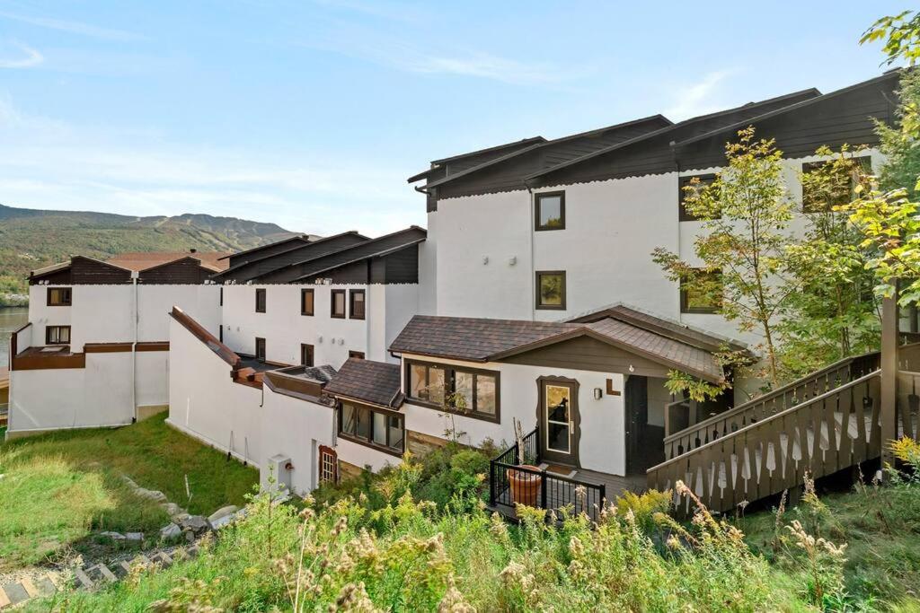 Chic Mt-Tremblant Condo with View on the Lake by Denstays