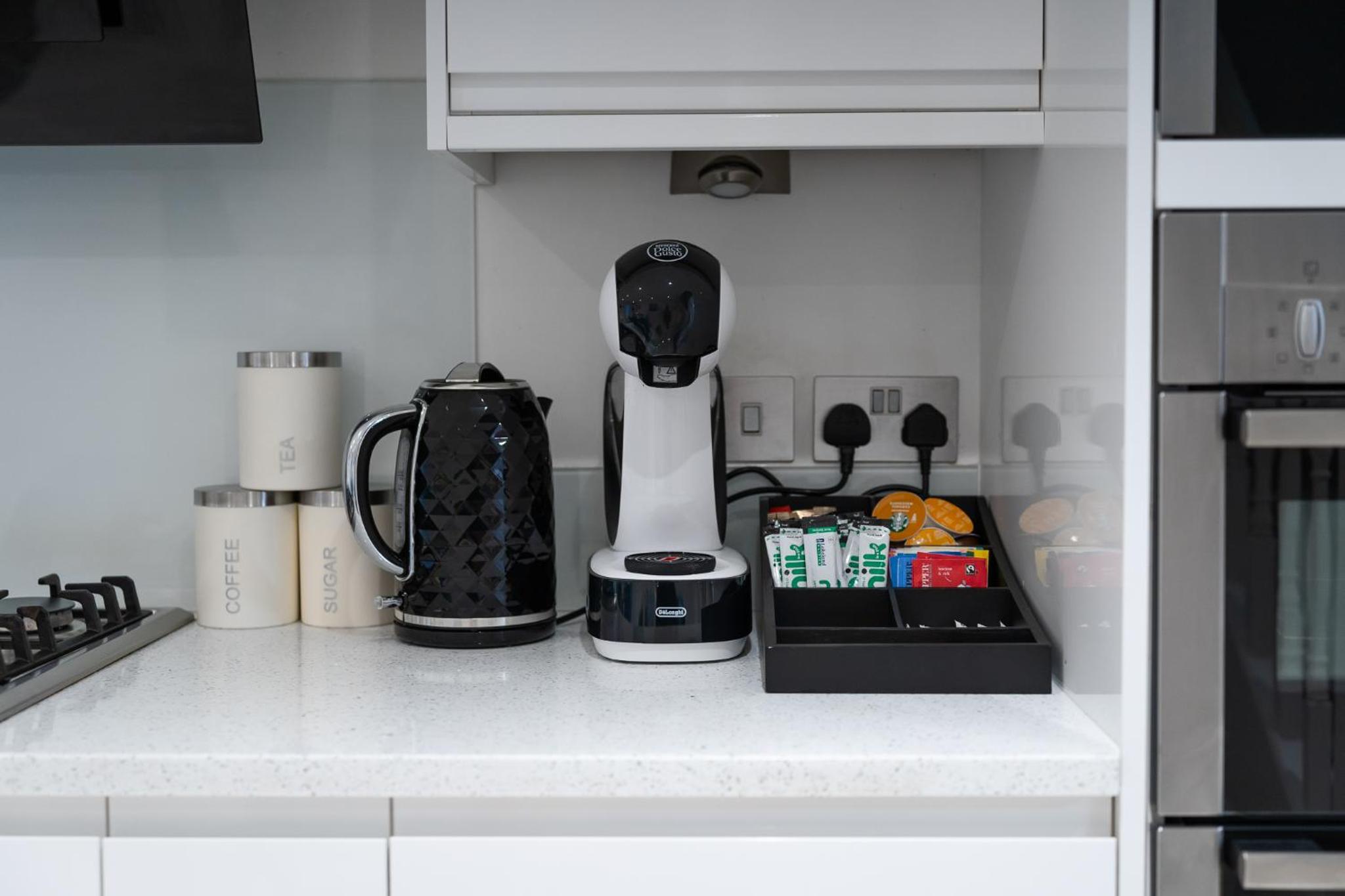 4BR 2BA House By LiveStay Short Lets & Serviced Accommodation London Near Oxford Circus With 2 Private Patios