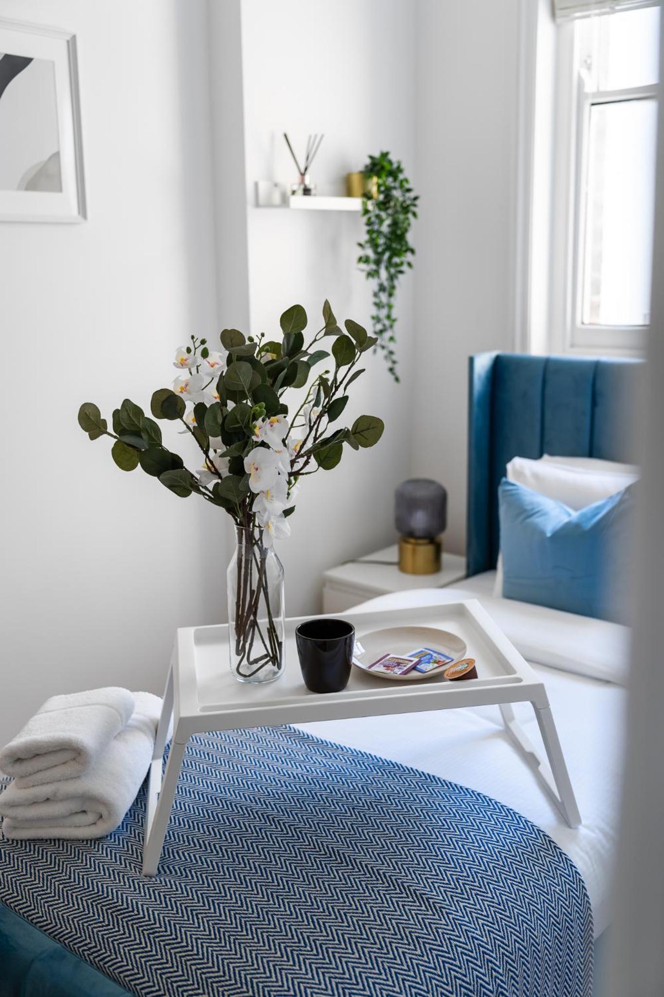 4BR 2BA House By LiveStay Short Lets & Serviced Accommodation London Near Oxford Circus With 2 Private Patios