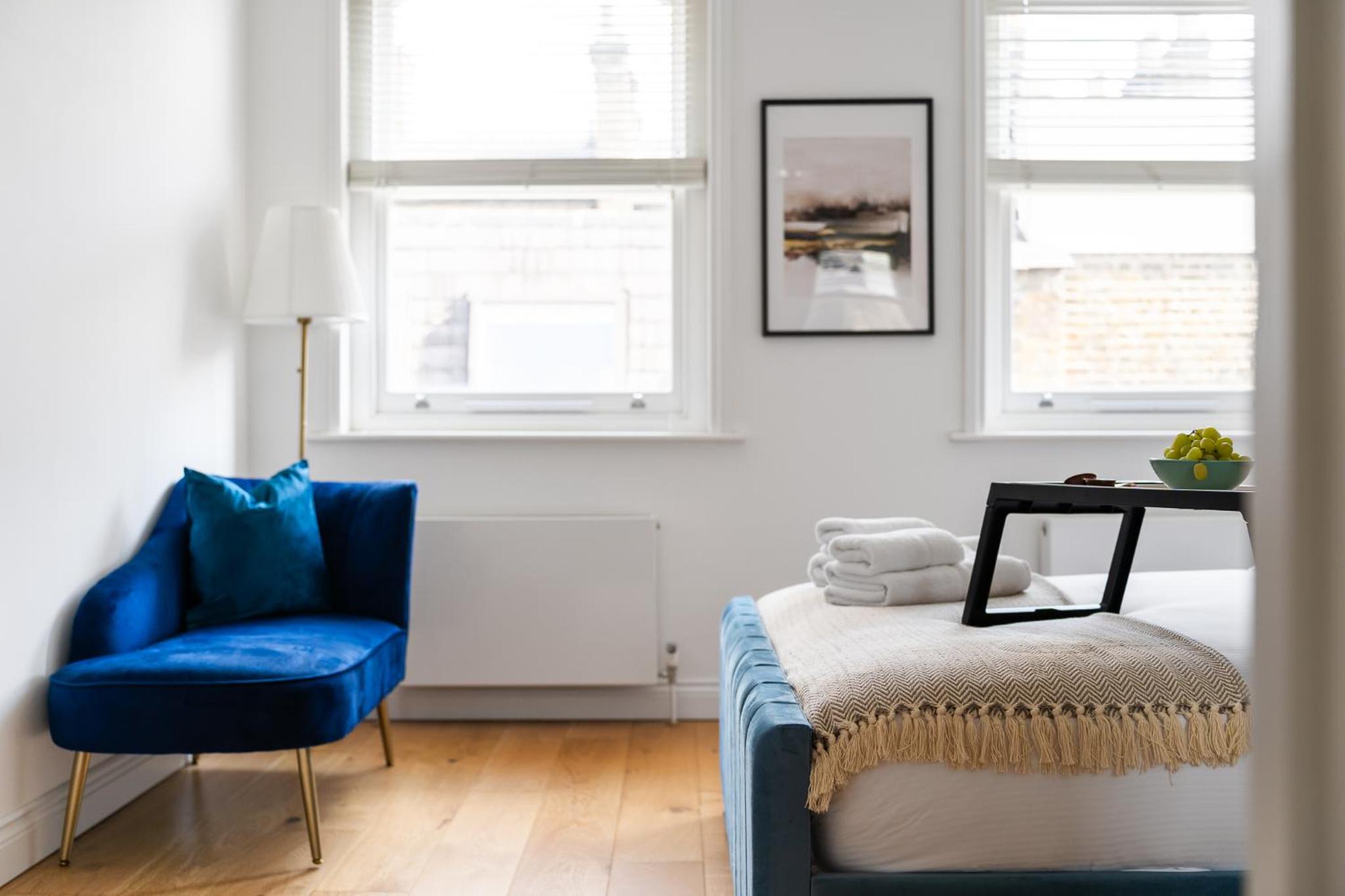 4BR 2BA House By LiveStay Short Lets & Serviced Accommodation London Near Oxford Circus With 2 Private Patios
