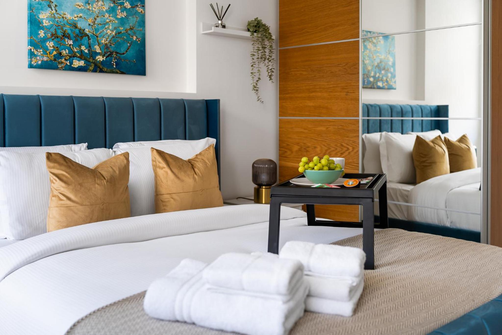 4BR 2BA House By LiveStay Short Lets & Serviced Accommodation London Near Oxford Circus With 2 Private Patios