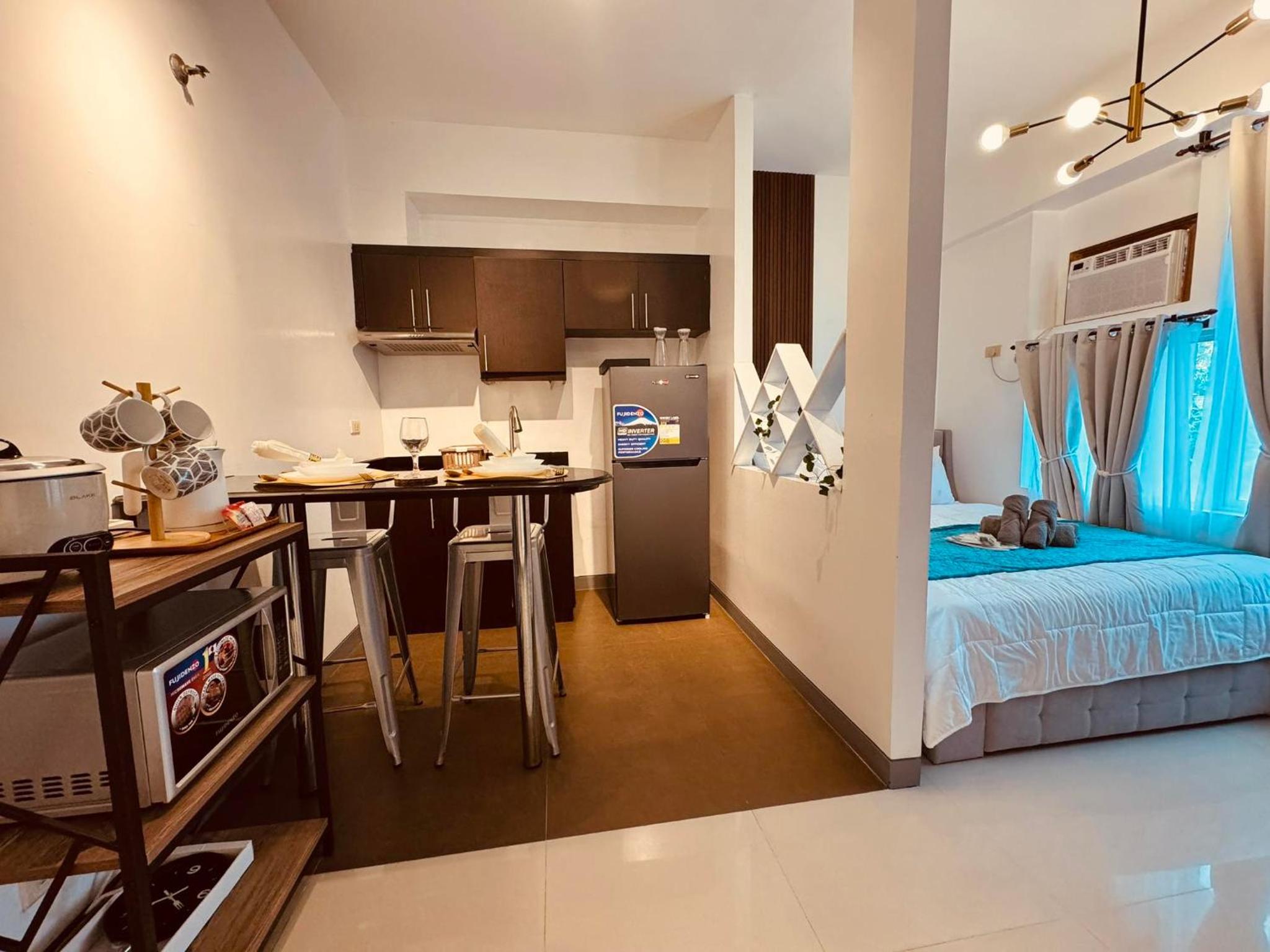 Your perfect retreat in Stamford! Enjoy our stylish, fully furnished studio just steps away from the vibrant Venice Mall view 5