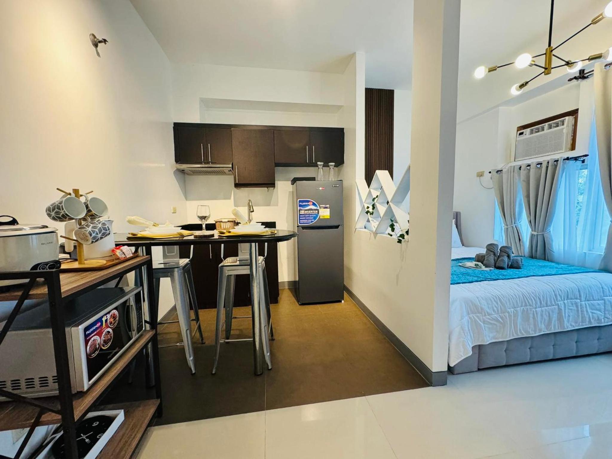 Your perfect retreat in Stamford! Enjoy our stylish, fully furnished studio just steps away from the vibrant Venice Mall view 3