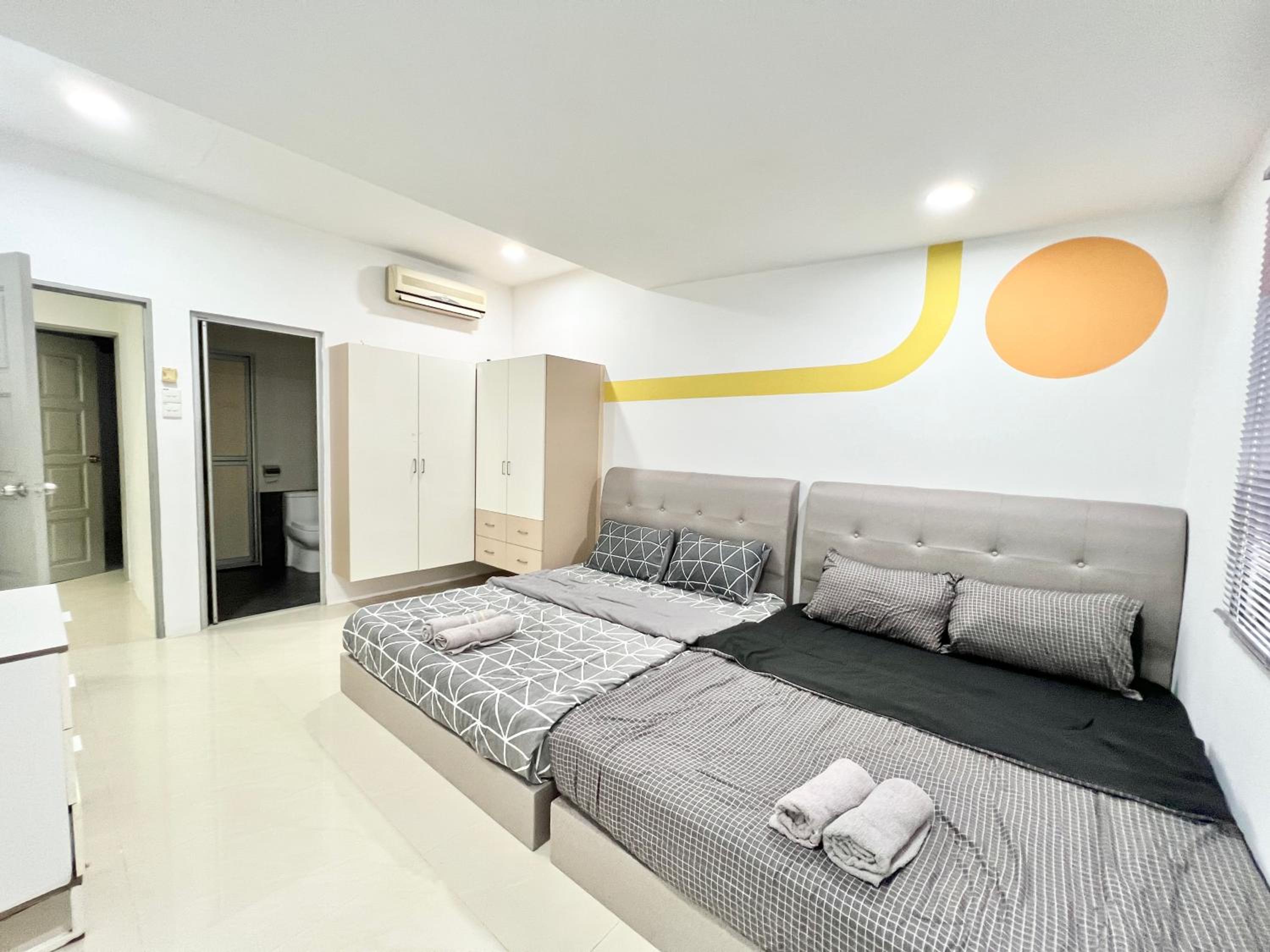 5 min CIQ Landed Party House 12 pax