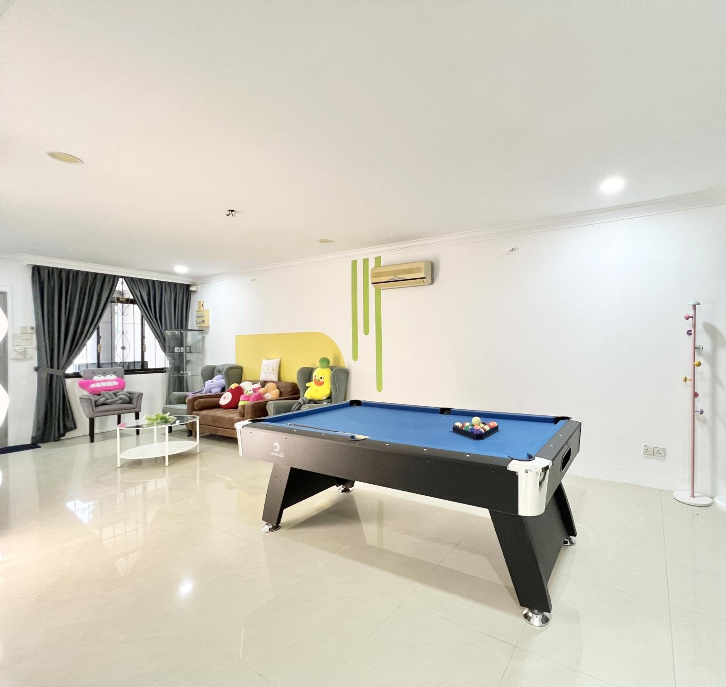 5 min CIQ Landed Party House 12 pax