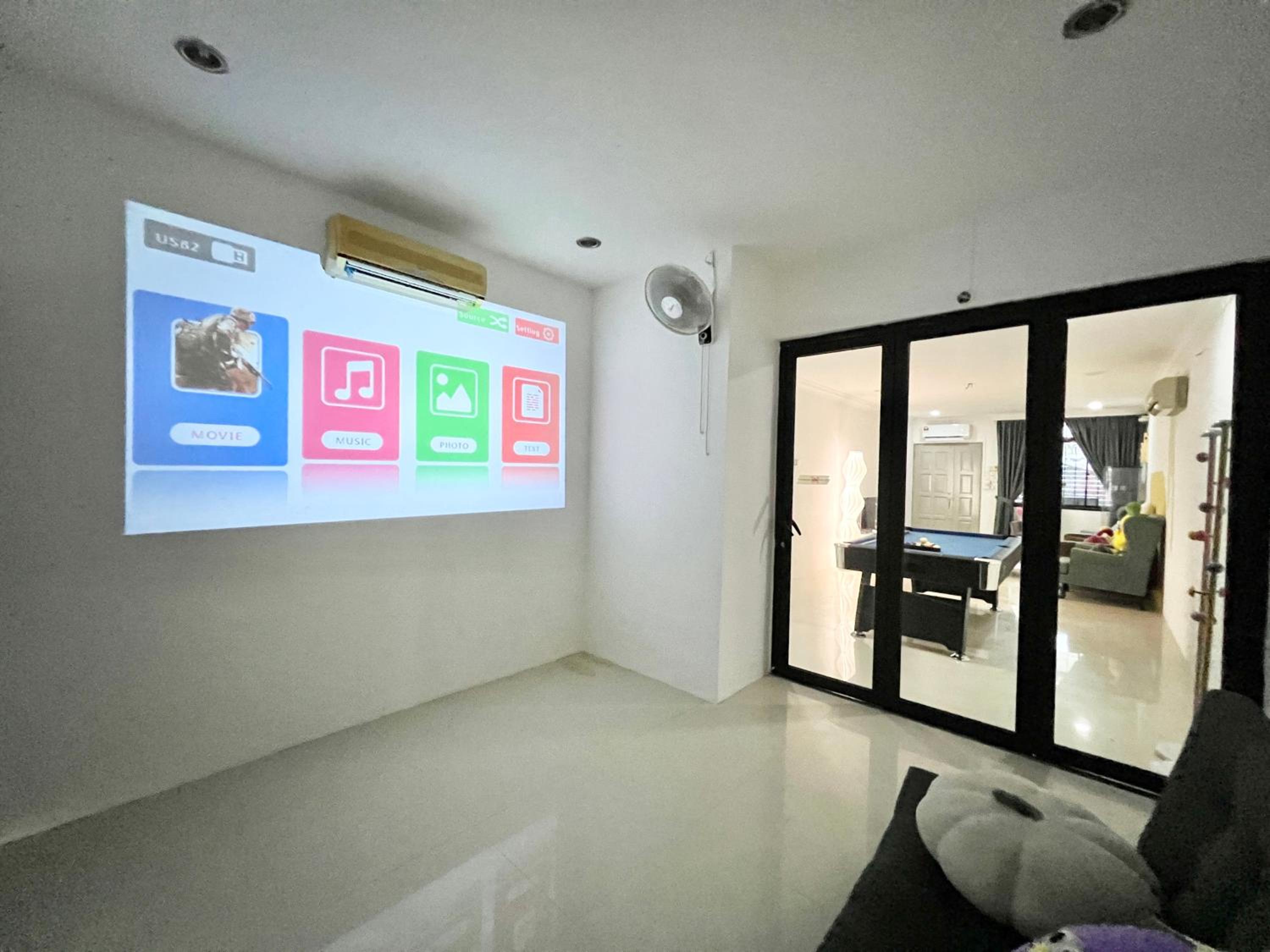 5 min CIQ Landed Party House 12 pax