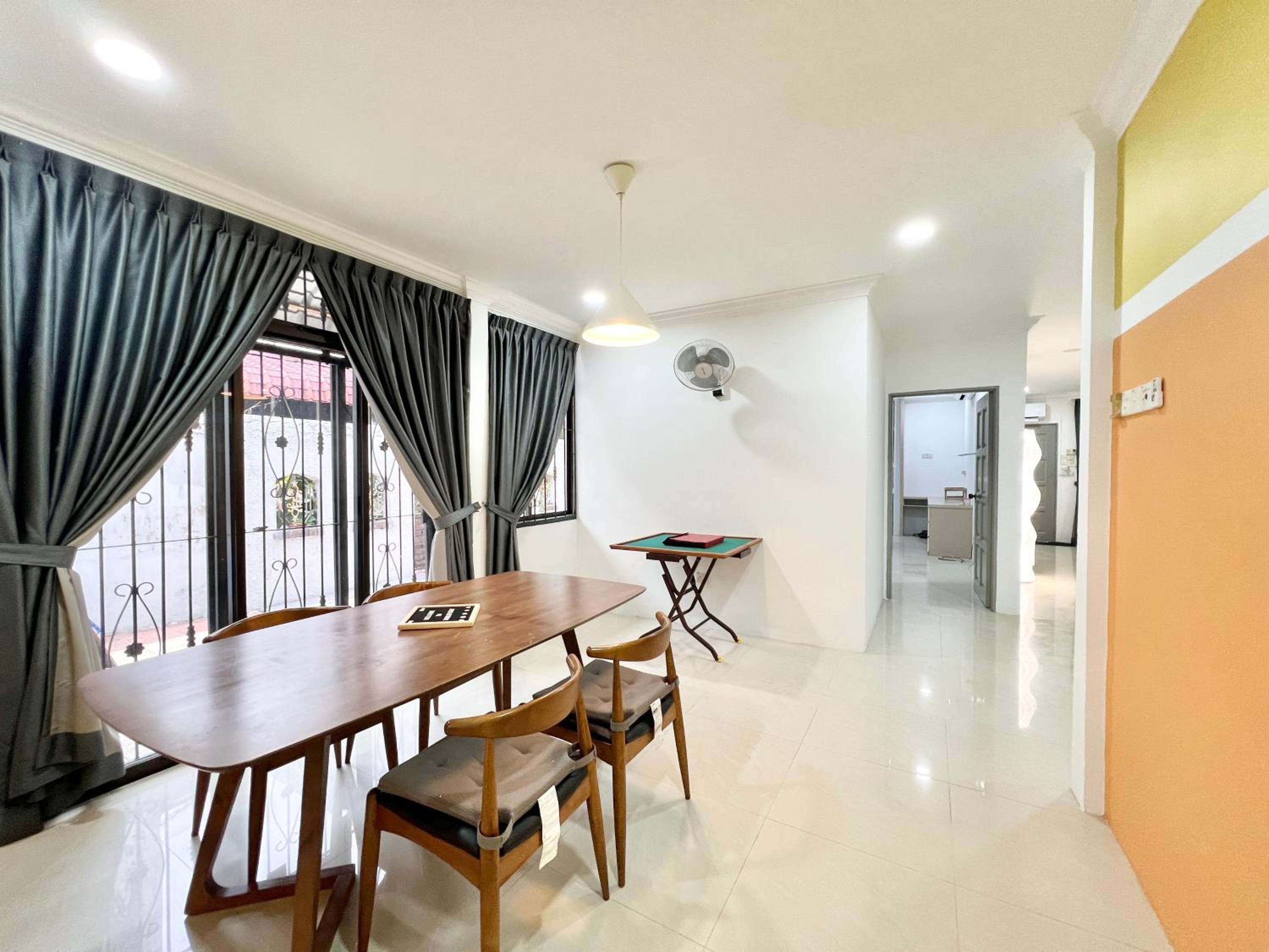 5 min CIQ Landed Party House 12 pax