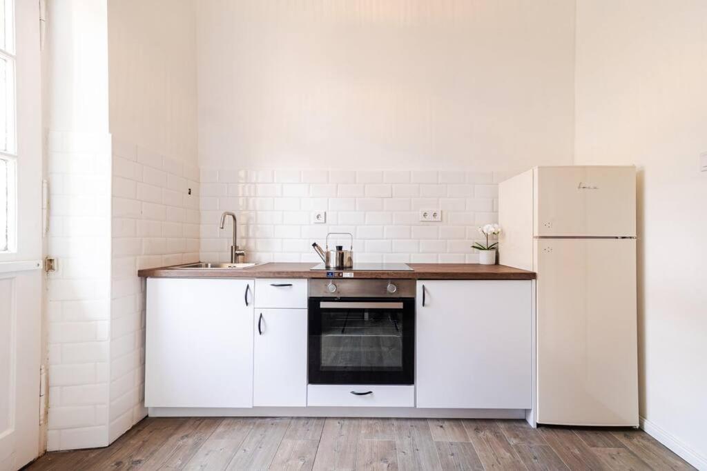 WestEnd Prime Location Apartment view 3