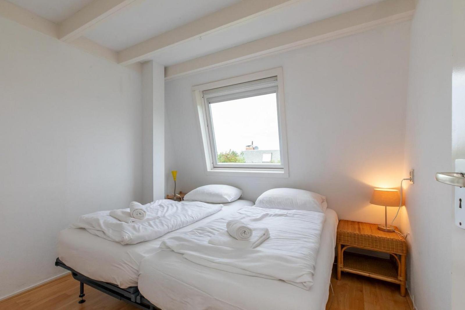 Welcome in - Strandhuis Schoneveld, zonnige en ruime tuin met speeltoestel view 5