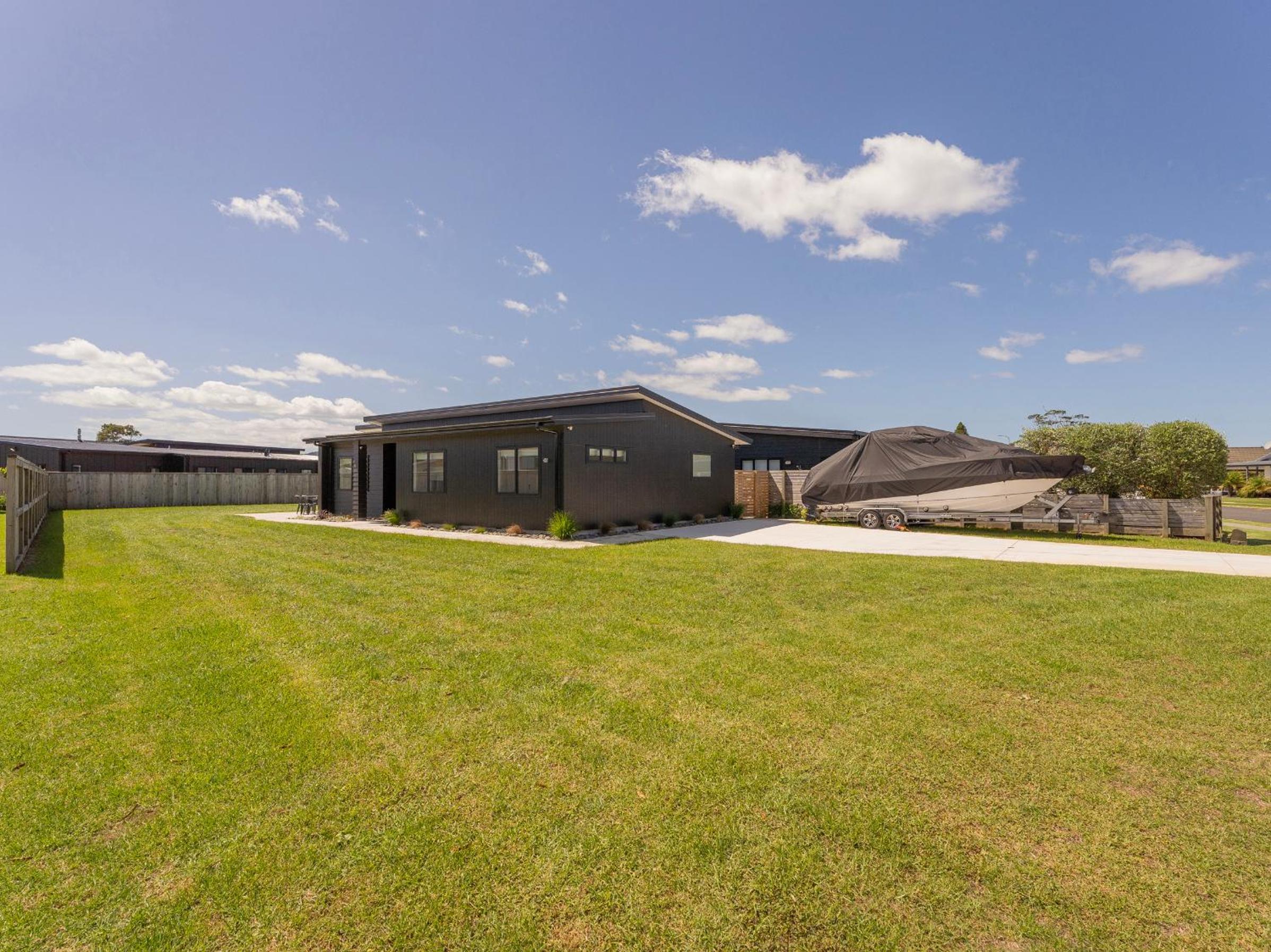 Blue Skies - Whitianga Holiday Home view 2