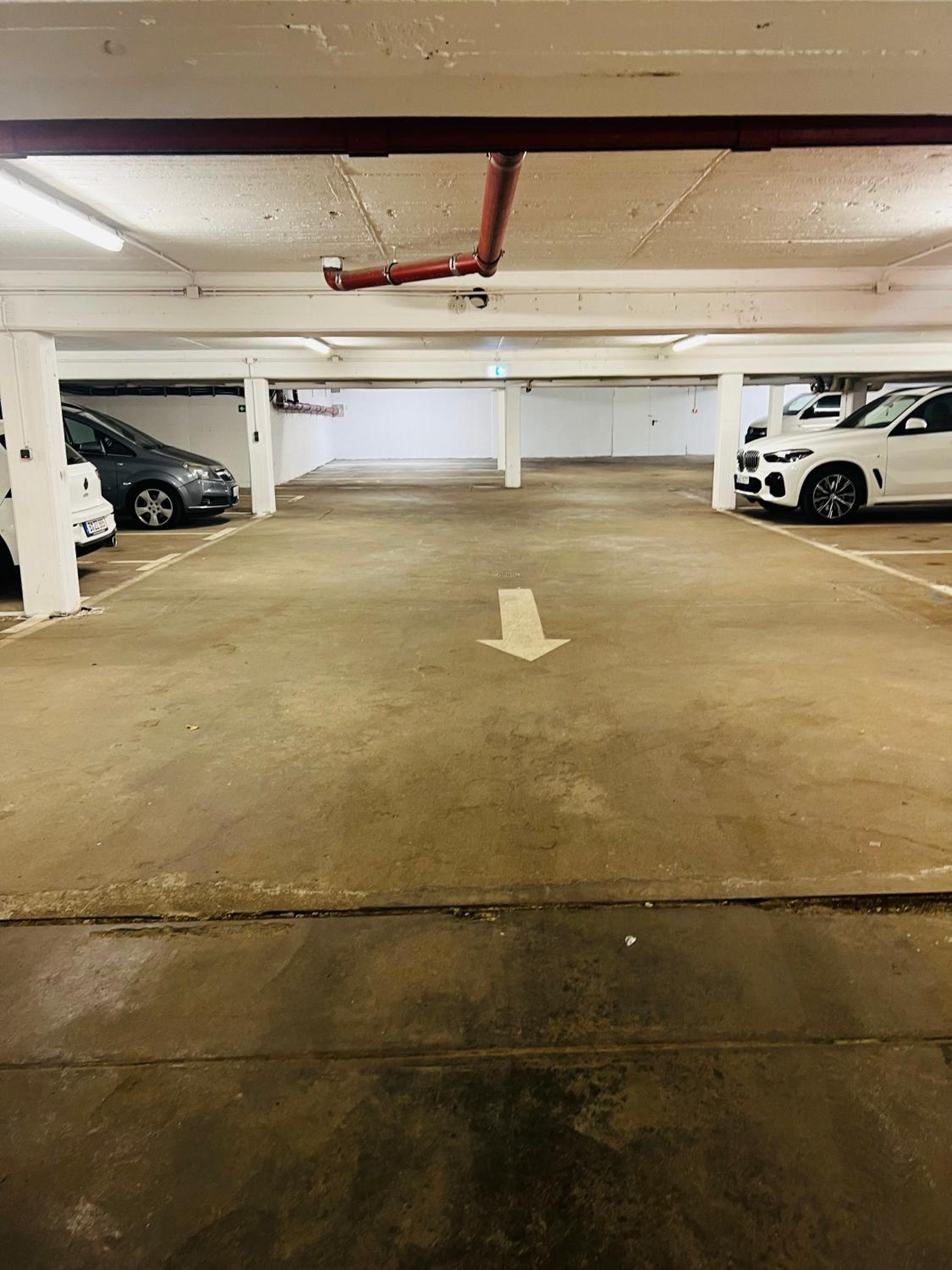 Ladenwohnung in Kreuzberg mit Parkplatz in einer Tiefgarage