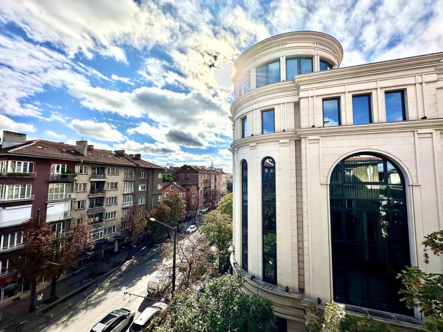 Central Artistic Hub 2bdr In Downtown