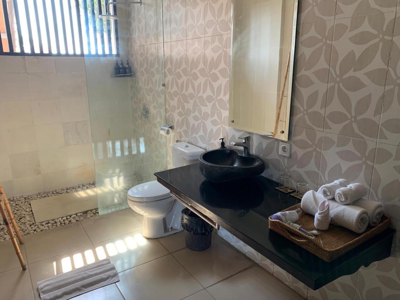 Charming 4 Bedrooom Villa in Kerobokan by Nami Bali view 3