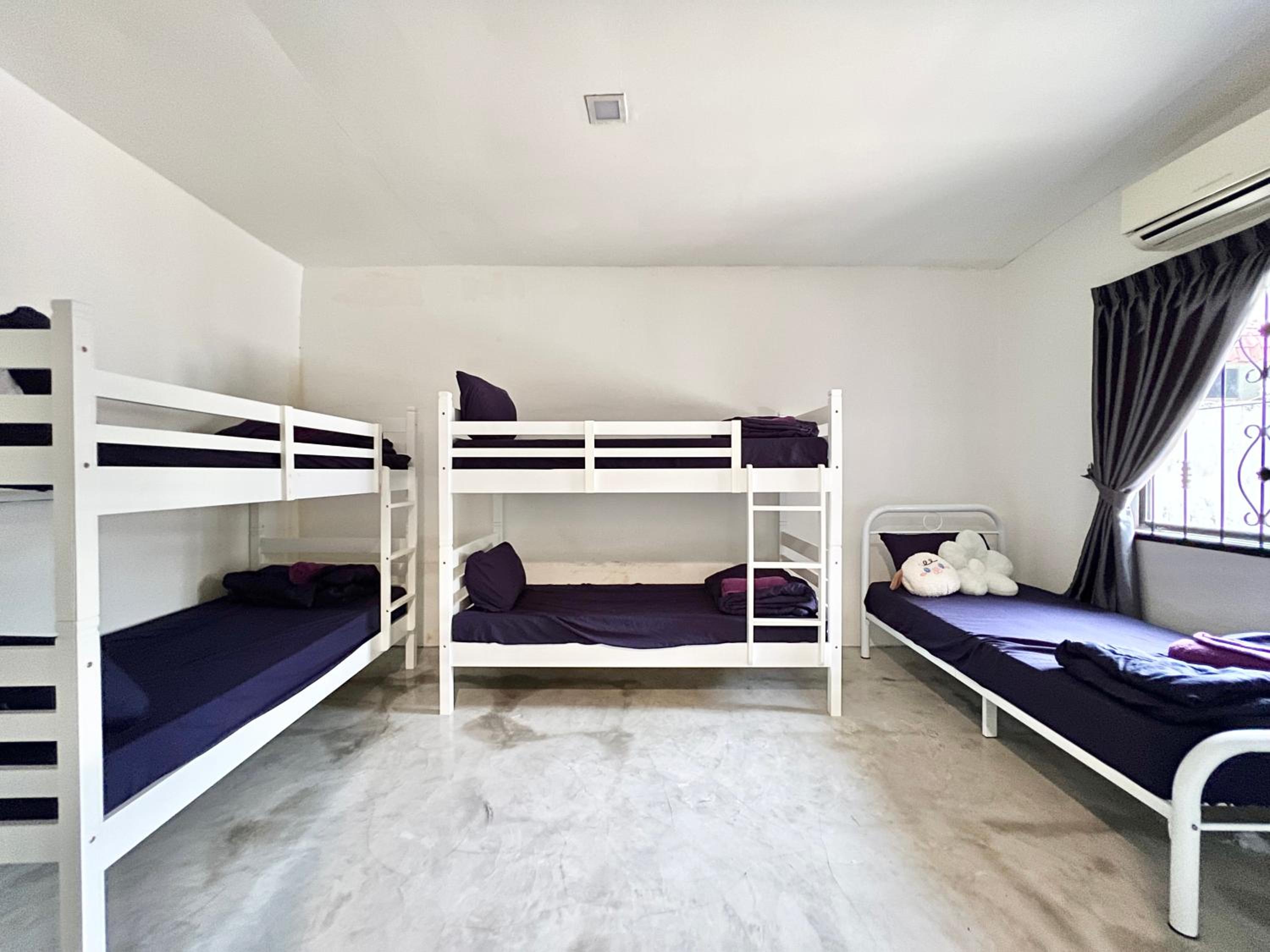 5 min CIQ Landed Party House 12 pax