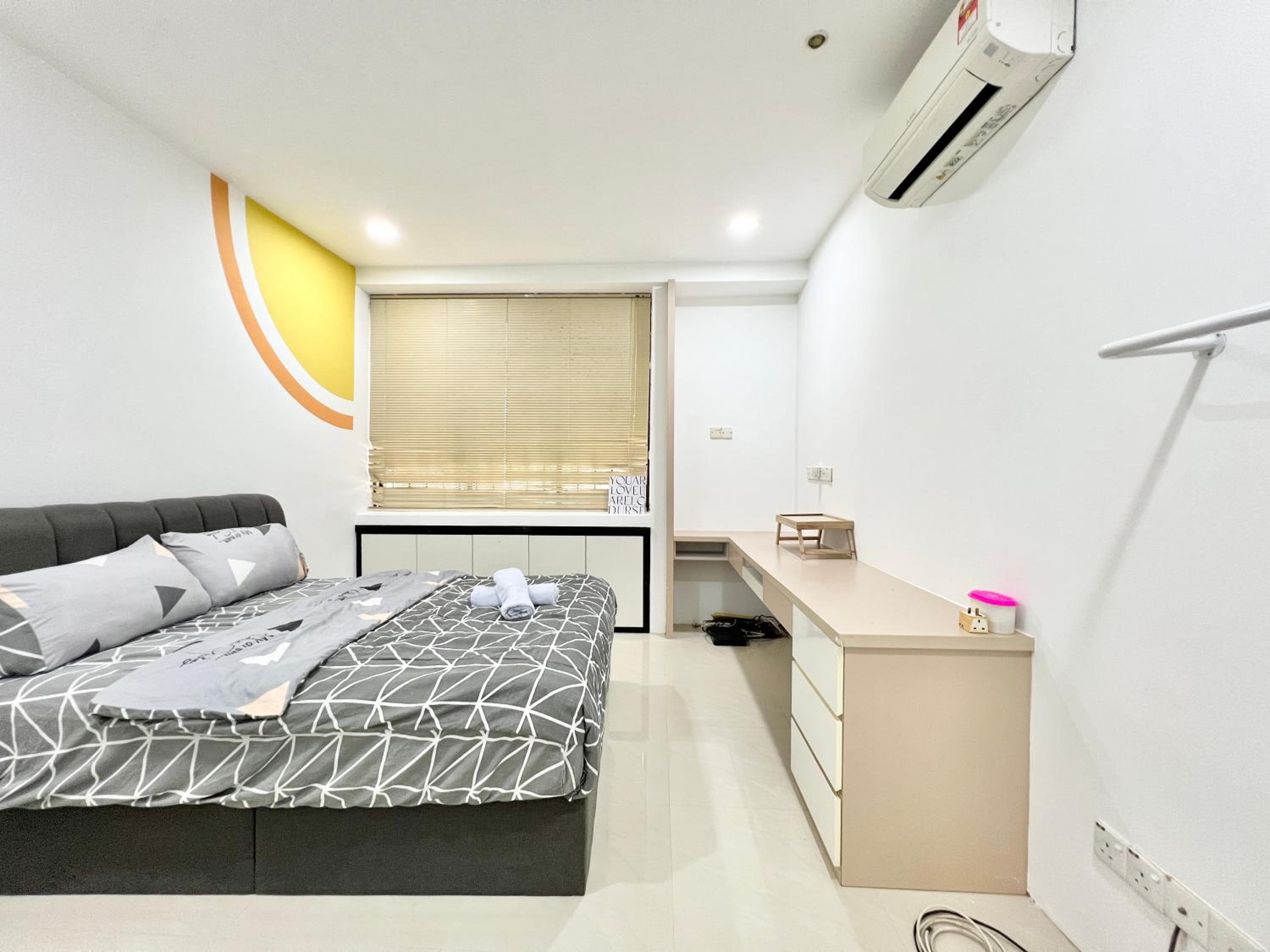 5 min CIQ Landed Party House 12 pax