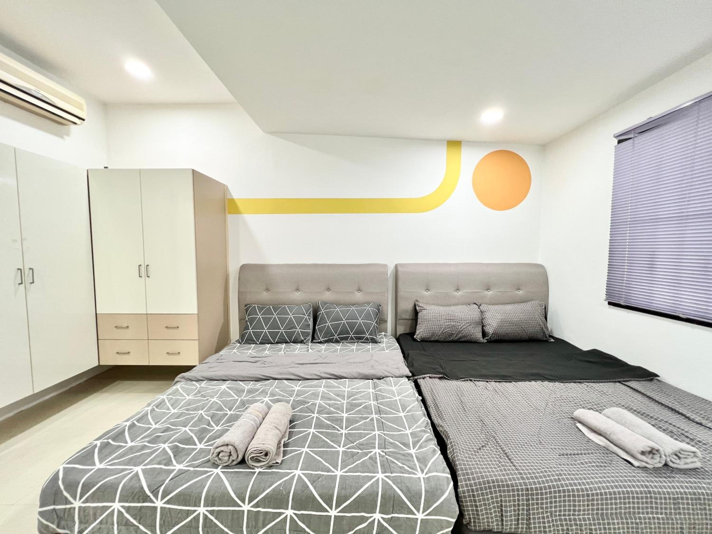 5 min CIQ Landed Party House 12 pax