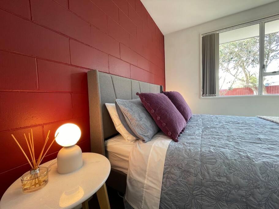 Cosy And Stylish Single Level 2 Bed Home Near CBD view 3