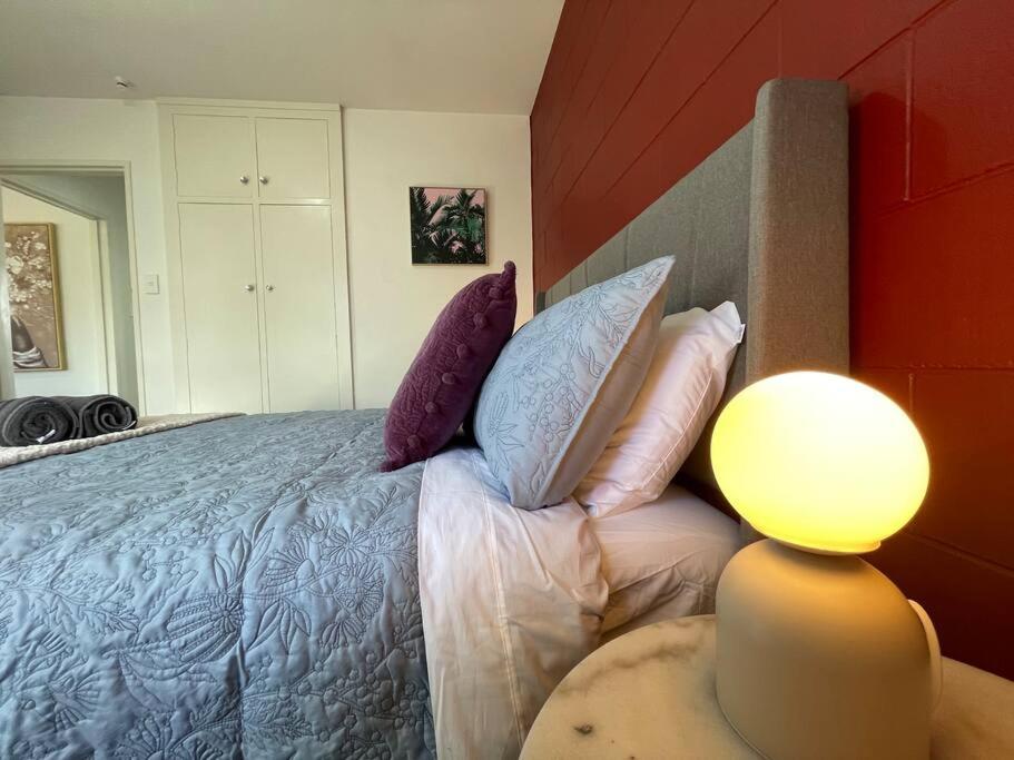 Cosy And Stylish Single Level 2 Bed Home Near CBD view 4