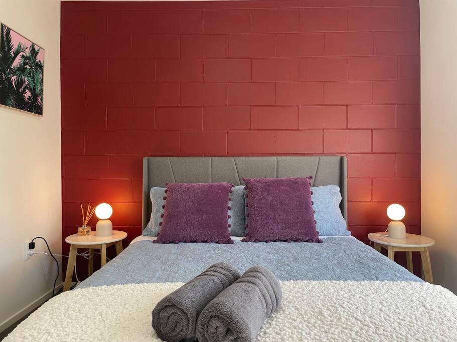 Cosy And Stylish Single Level 2 Bed Home Near CBD view 5