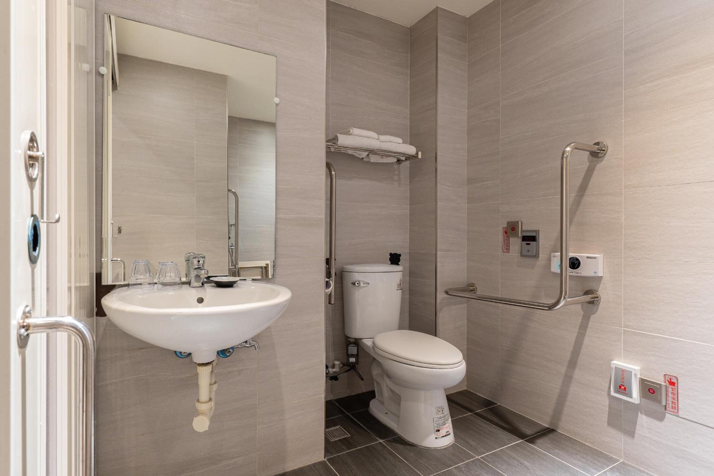 CHECK inn Express Taichung Fuxing
