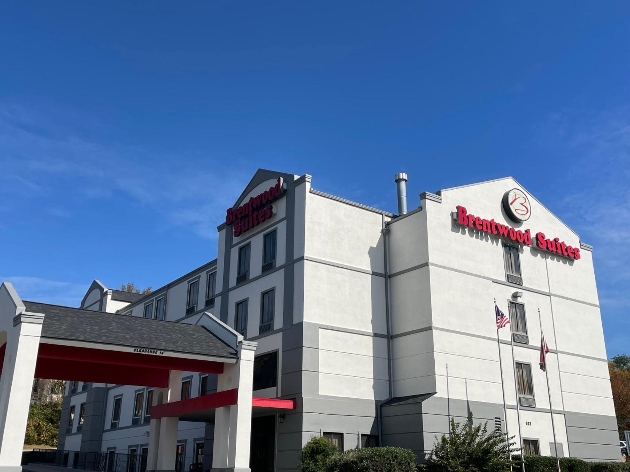 Hotel Brentwood Suites - Image 1