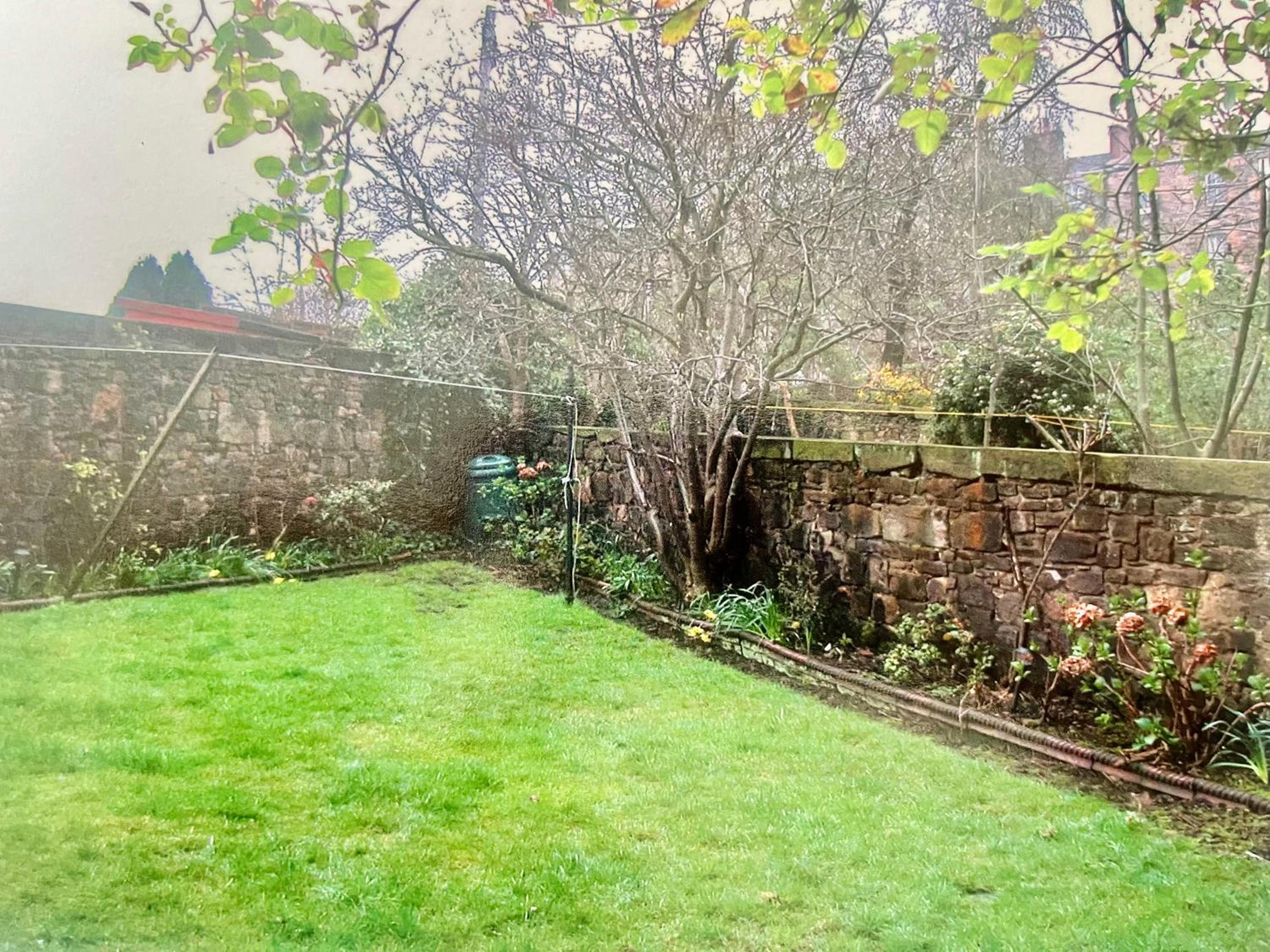 Spacious New Town Garden Flat view 4