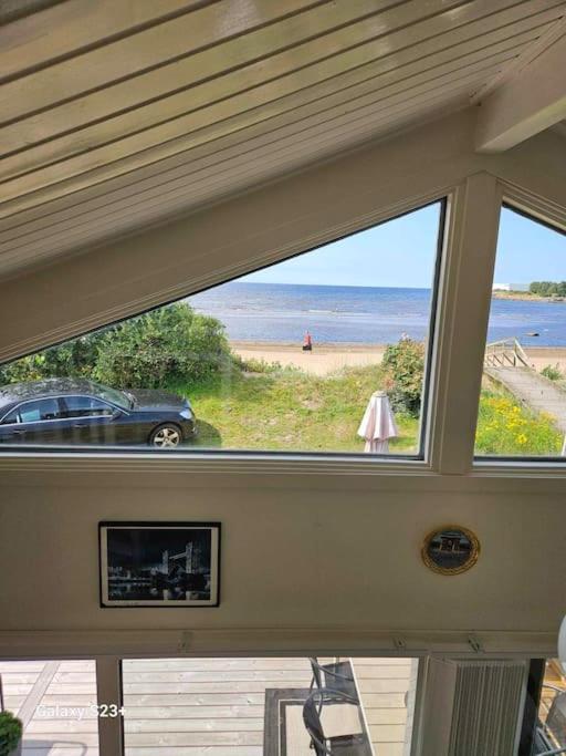 Stuga precis intill havet på Östra Stranden view 5