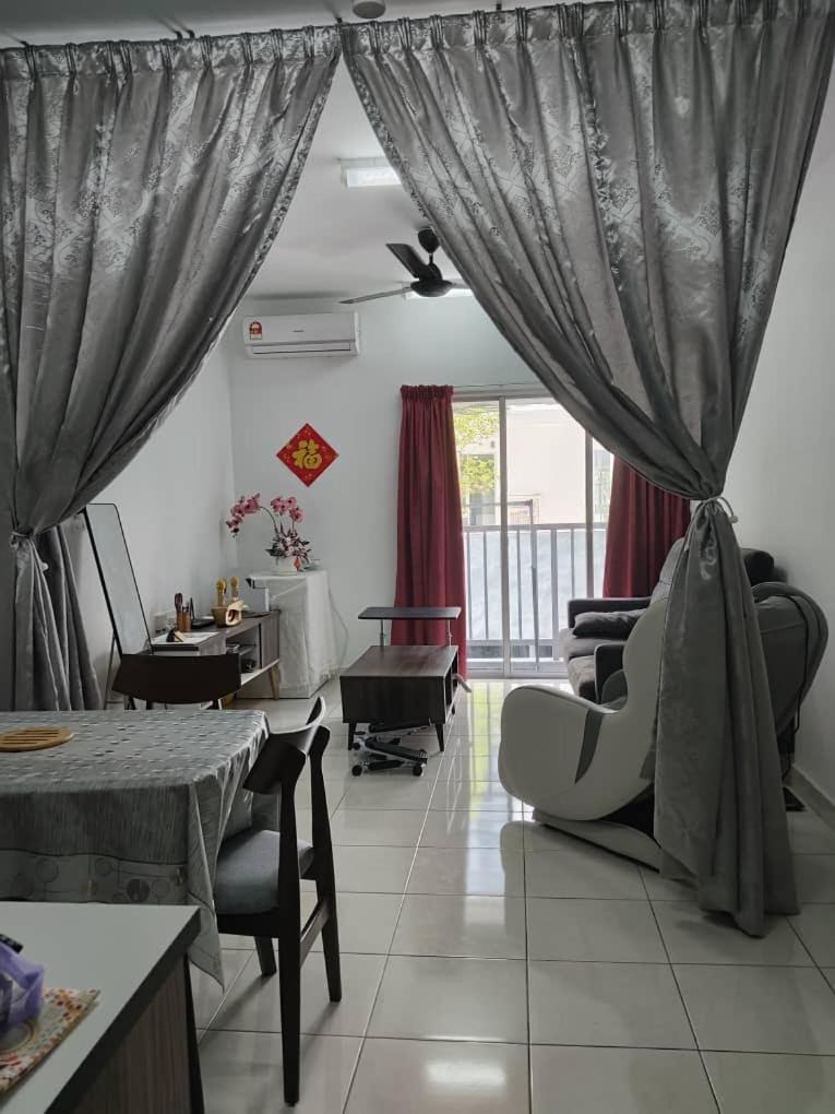 RoomStay Transit KLIA Retreat 3R2B photo 8